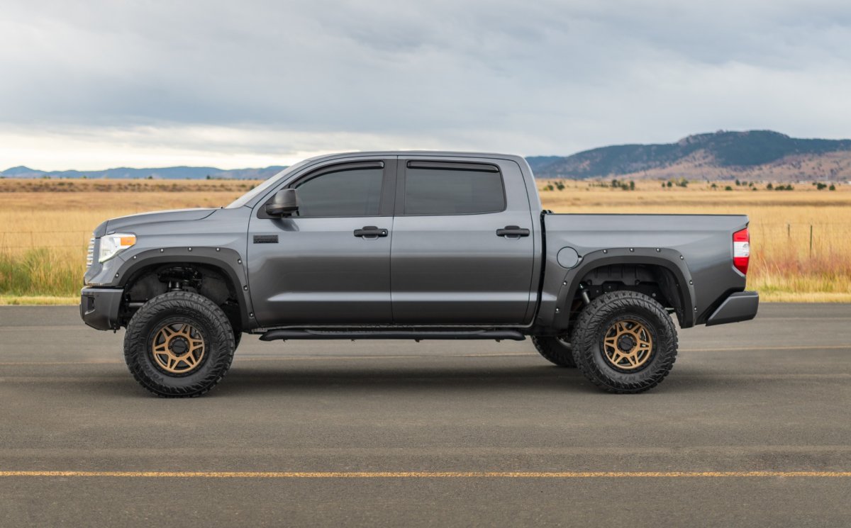 Toyota Tundra Pocket Fender Flares - Rough Country - Simulated Riveted Look - Midnight Black Metallic - '14-'21